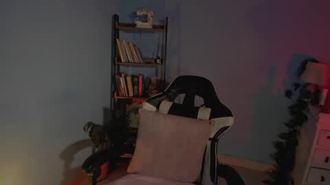 Snapshot of hera_069 chatting on 04/16/26, 04:46 Hello I am Valentina independent Colombian model I love sensuality and pleasure welcome online show from 04/16/26, 04:46