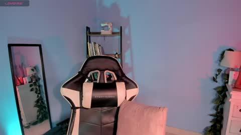 Snapshot of hera_069 chatting on 05/04/26, 12:56 Hello I am Valentina independent Colombian model I love sensuality and pleasure welcome online show from 05/04/26, 12:56