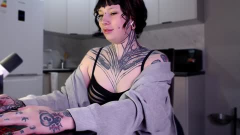 Snapshot of herbal_helpmepls chatting on 01/25/25, 11:00 dirty Diana online show from 01/25/25, 11:00