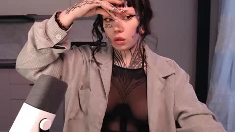 Snapshot of herbal_helpmepls chatting on 02/13/25, 02:42 dirty Diana online show from 02/13/25, 02:42