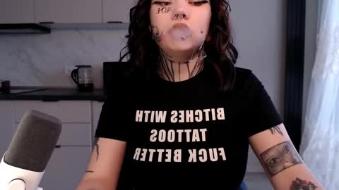 Snapshot of herbal_helpmepls chatting on 02/14/25, 12:14 dirty Diana online show from 02/14/25, 12:14