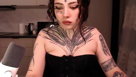 Snapshot of herbal_helpmepls chatting on 02/16/25, 06:21 dirty Diana online show from 02/16/25, 06:21