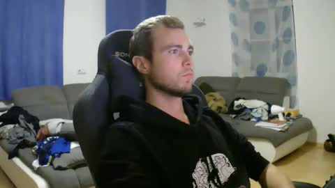 Snapshot of herbstenden chatting on 11/14/25, 08:18 John Pearl online show from 11/14/25, 08:18