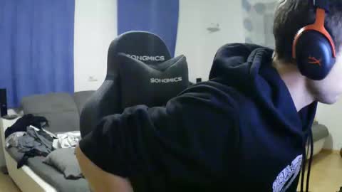 Snapshot of herbstenden chatting on 11/22/25, 05:34 John Pearl online show from 11/22/25, 05:34