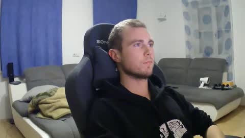 Snapshot of herbstenden chatting on 12/13/25, 08:14 John Pearl online show from 12/13/25, 08:14