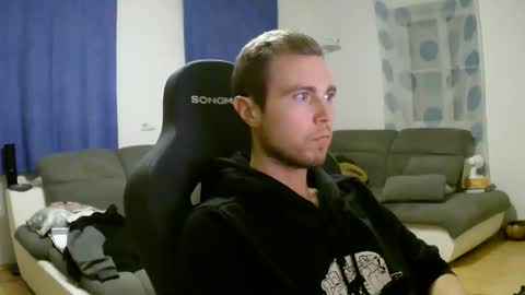 Snapshot of herbstenden chatting on 01/08/26, 06:54 John Pearl online show from 01/08/26, 06:54