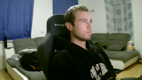 Snapshot of herbstenden chatting on 02/02/26, 06:50 John Pearl online show from 02/02/26, 06:50