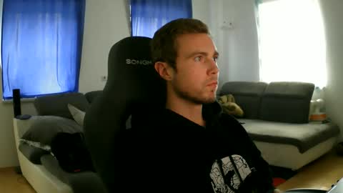 Snapshot of herbstenden chatting on 02/07/26, 03:16 John Pearl online show from 02/07/26, 03:16