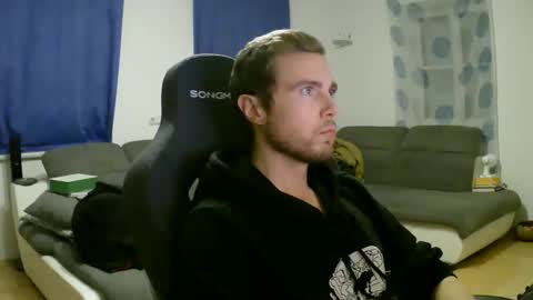 Snapshot of herbstenden chatting on 02/09/26, 09:08 John Pearl online show from 02/09/26, 09:08