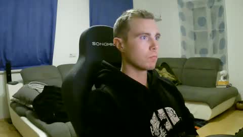 Snapshot of herbstenden chatting on 02/11/26, 07:19 John Pearl online show from 02/11/26, 07:19