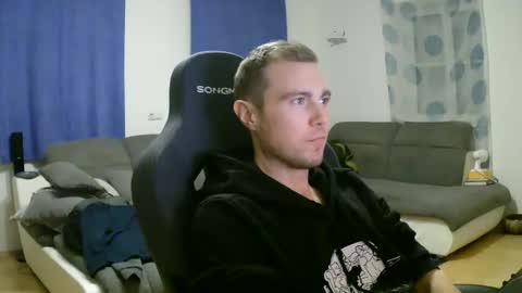 Snapshot of herbstenden chatting on 02/17/26, 06:58 John Pearl online show from 02/17/26, 06:58