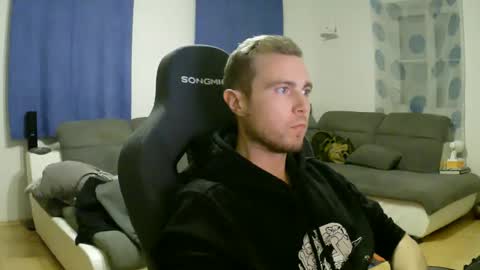 Snapshot of herbstenden chatting on 02/25/26, 08:07 John Pearl online show from 02/25/26, 08:07