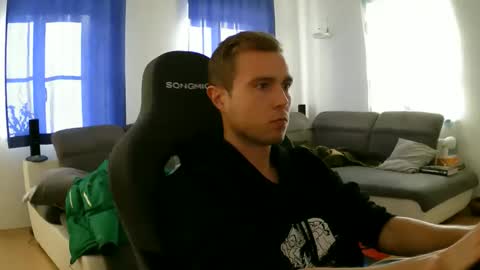 Snapshot of herbstenden chatting on 03/04/26, 02:45 John Pearl online show from 03/04/26, 02:45