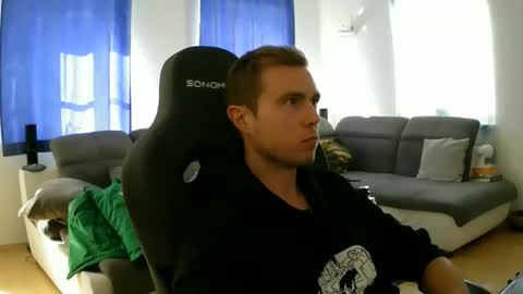 Snapshot of herbstenden chatting on 03/06/26, 10:23 John Pearl online show from 03/06/26, 10:23