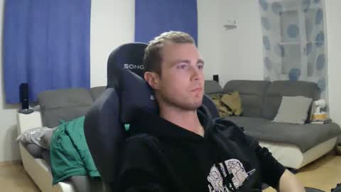 Snapshot of herbstenden chatting on 03/07/26, 08:50 John Pearl online show from 03/07/26, 08:50