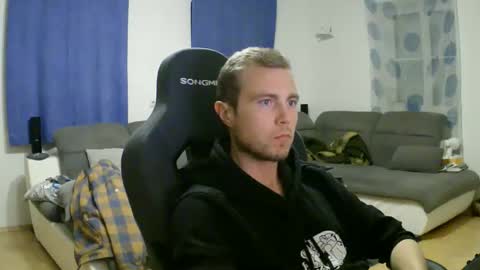 Snapshot of herbstenden chatting on 03/13/26, 08:04 John Pearl online show from 03/13/26, 08:04