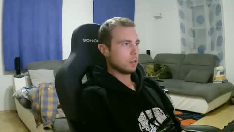 Snapshot of herbstenden chatting on 03/14/26, 09:53 John Pearl online show from 03/14/26, 09:53