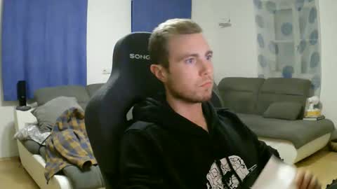 Snapshot of herbstenden chatting on 03/17/26, 07:28 John Pearl online show from 03/17/26, 07:28