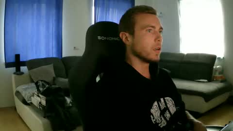 Snapshot of herbstenden chatting on 03/20/26, 04:23 John Pearl online show from 03/20/26, 04:23