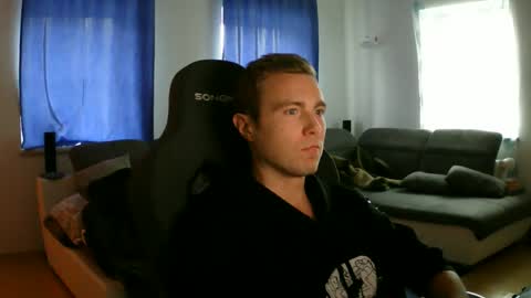 Snapshot of herbstenden chatting on 03/25/26, 04:24 John Pearl online show from 03/25/26, 04:24