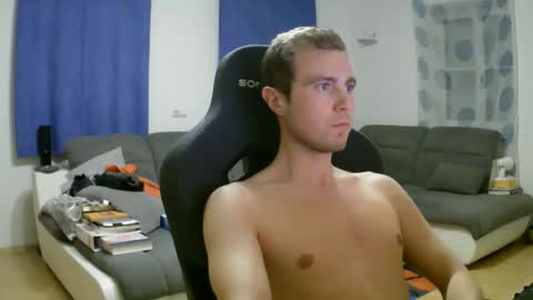 Snapshot of herbstenden chatting on 04/01/26, 07:33 John Pearl online show from 04/01/26, 07:33