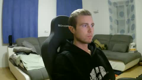 Snapshot of herbstenden chatting on 04/03/26, 07:45 John Pearl online show from 04/03/26, 07:45