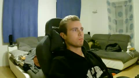 Snapshot of herbstenden chatting on 04/14/26, 08:15 John Pearl online show from 04/14/26, 08:15