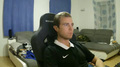 Snapshot of herbstenden chatting on 04/16/26, 06:41 John Pearl online show from 04/16/26, 06:41