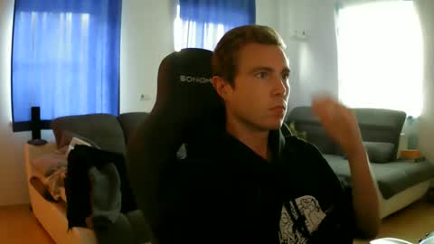 Snapshot of herbstenden chatting on 04/18/26, 12:20 John Pearl online show from 04/18/26, 12:20