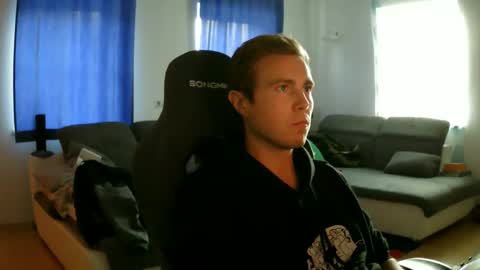 Snapshot of herbstenden chatting on 04/20/26, 05:37 John Pearl online show from 04/20/26, 05:37