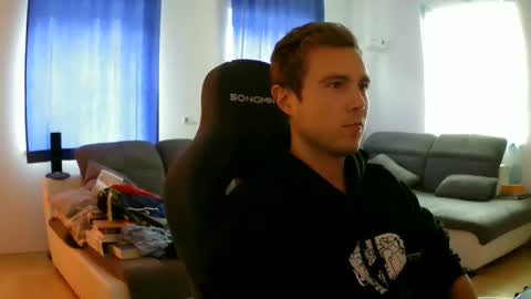 Snapshot of herbstenden chatting on 04/21/26, 12:33 John Pearl online show from 04/21/26, 12:33