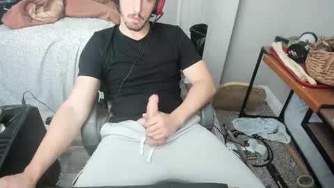 Snapshot of hercules0699 chatting on 04/26/26, 07:33 DAWSONTHE2ND TWITCH online show from 04/26/26, 07:33