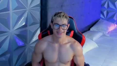 Snapshot of hercules_12345 chatting on 06/15/26, 06:04 Hercules online show from 06/15/26, 06:04