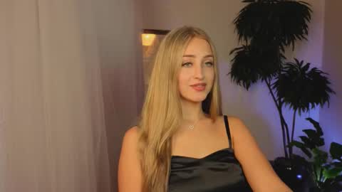 Elise online show from 09/18/25, 02:13