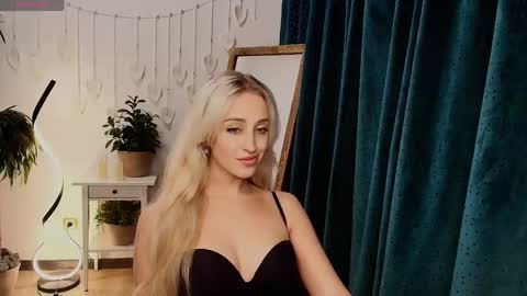 Elise online show from 05/14/26, 02:29