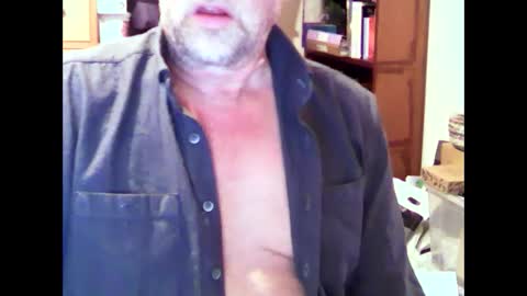 Snapshot of hereford66 chatting on 01/10/25, 03:27 hereford66 online show from 01/10/25, 03:27