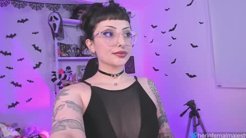 Snapshot of herinfernalmajesty chatting on 01/10/25, 03:18  Marie  online show from 01/10/25, 03:18