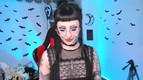 Snapshot of herinfernalmajesty chatting on 02/22/25, 01:11  Marie  online show from 02/22/25, 01:11