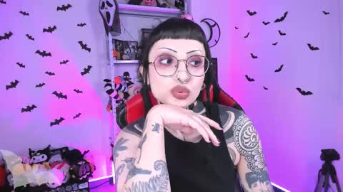 Snapshot of herinfernalmajesty chatting on 09/09/25, 02:33  Marie  online show from 09/09/25, 02:33