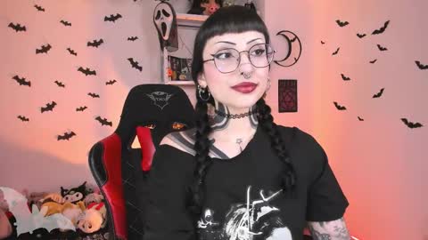 Snapshot of herinfernalmajesty chatting on 10/08/25, 03:15  Marie  online show from 10/08/25, 03:15