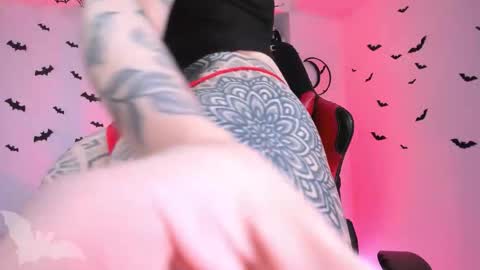 Snapshot of herinfernalmajesty chatting on 11/27/25, 02:35 Marie online show from 11/27/25, 02:35