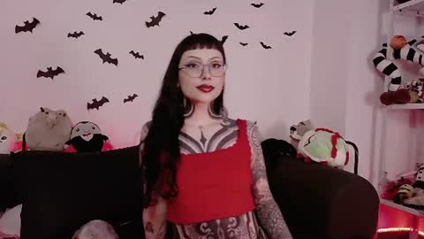 Snapshot of herinfernalmajesty chatting on 07/15/26, 06:07 Marie online show from 07/15/26, 06:07