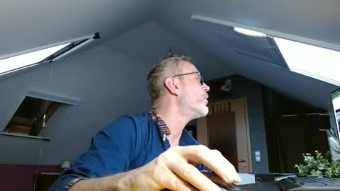 Snapshot of hering76 chatting on 01/07/25, 08:56 hering76 online show from 01/07/25, 08:56