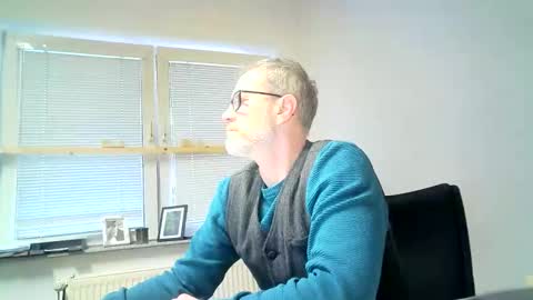 Snapshot of hering76 chatting on 04/01/26, 06:36 hering76 online show from 04/01/26, 06:36