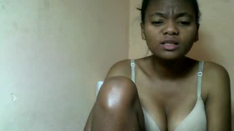 Snapshot of herisse01 chatting on 06/14/26, 05:15 herisse01 online show from 06/14/26, 05:15