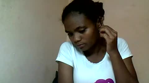 Snapshot of herisse01 chatting on 06/19/26, 07:17 herisse01 online show from 06/19/26, 07:17