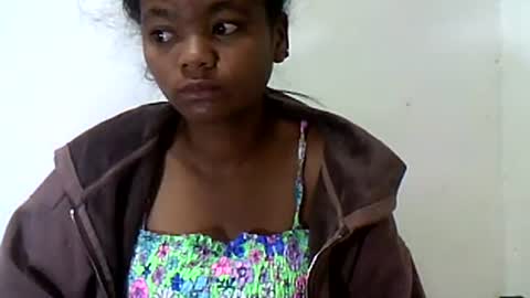 Snapshot of herisse01 chatting on 08/06/26, 02:35 herisse01 online show from 08/06/26, 02:35