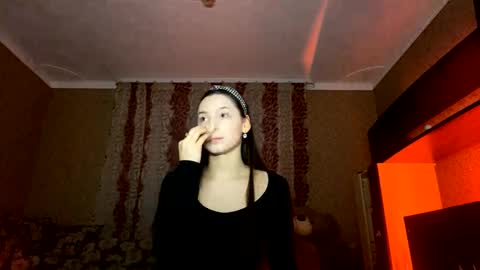 Poly online show from 10/25/25, 02:35