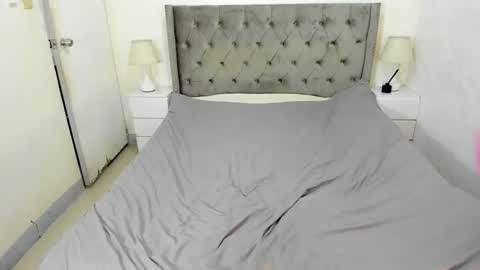 Herminia online show from 12/17/25, 06:58