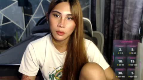 Snapshot of herrafoxx chatting on 06/11/26, 01:27 Davey online show from 06/11/26, 01:27